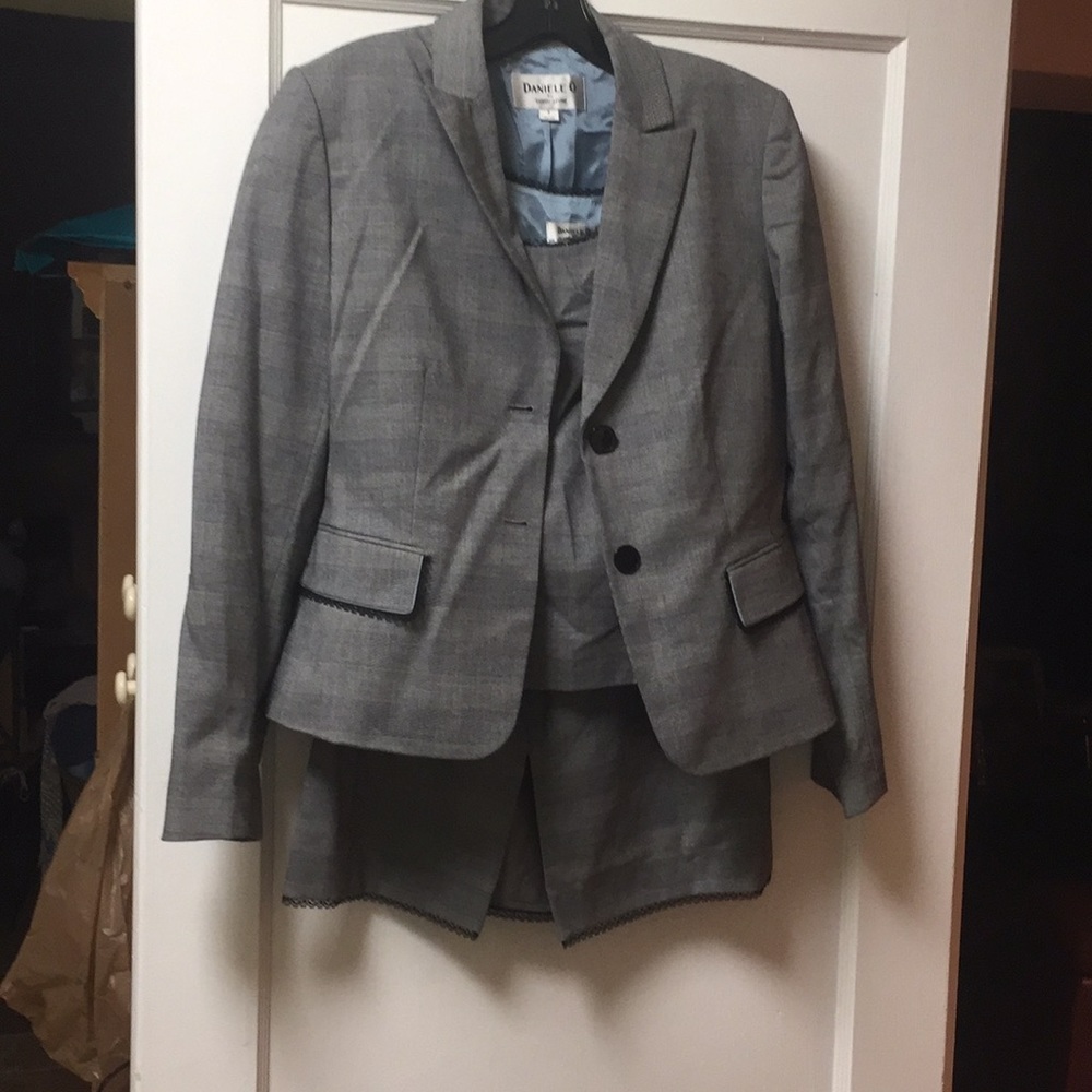 Gray Jacket/Shirt/Skirt